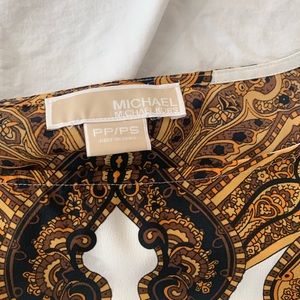 Scarf shirt with flowing sleeves